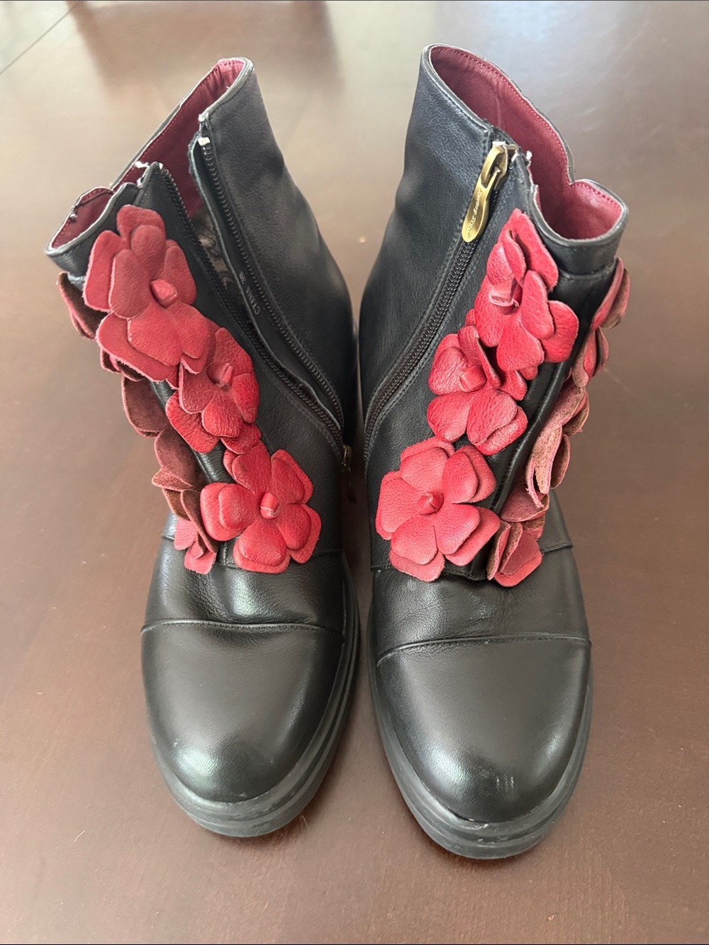 Spring step Women's size 8.5 Black Leather Ankle Boots with Red Floral Appliqué